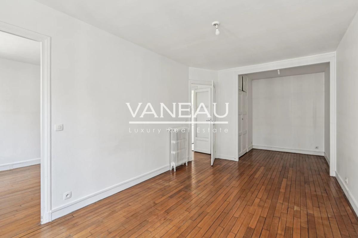 Paris XVe Volontaires - Appartement lumineux en étage élevé