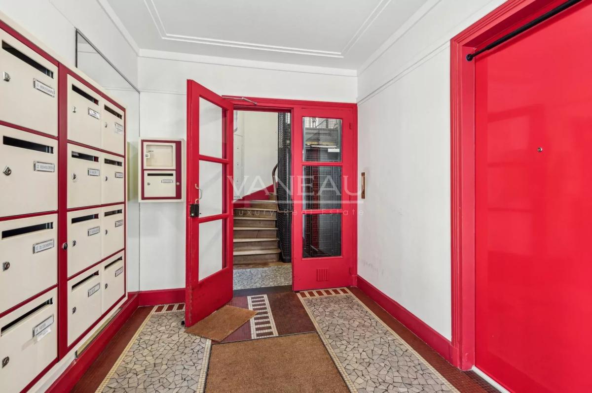 Paris XVe Volontaires - Appartement lumineux en étage élevé