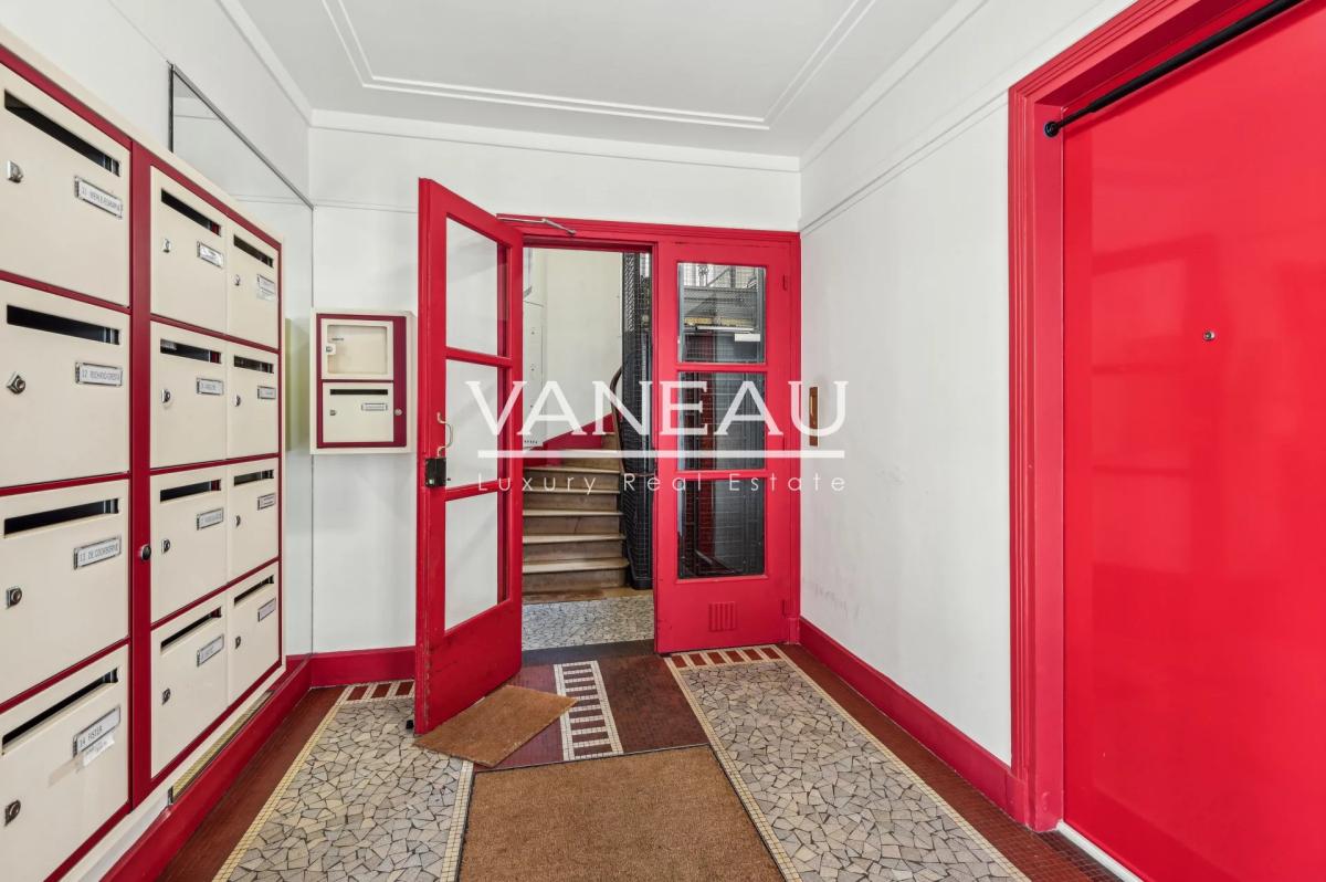 Paris XVe Volontaires - Appartement lumineux en étage élevé