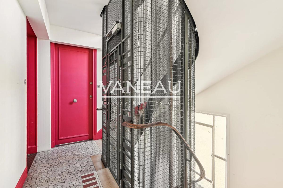 Paris XVe Volontaires - Appartement lumineux en étage élevé