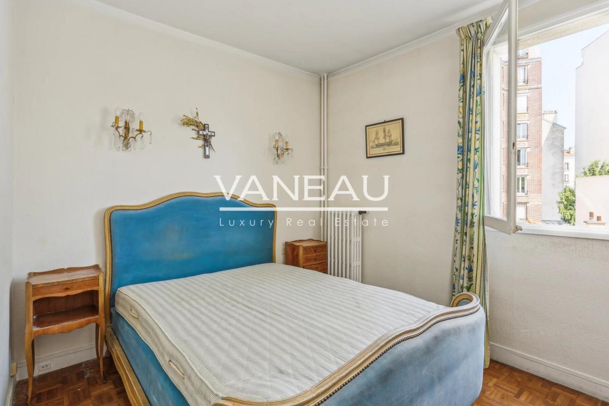 Deux chambres, en étage avec balcon