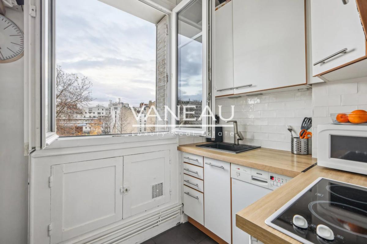 Exclusivité - Paris XVème 3 pièces ou grand 2 pièces lumineux en