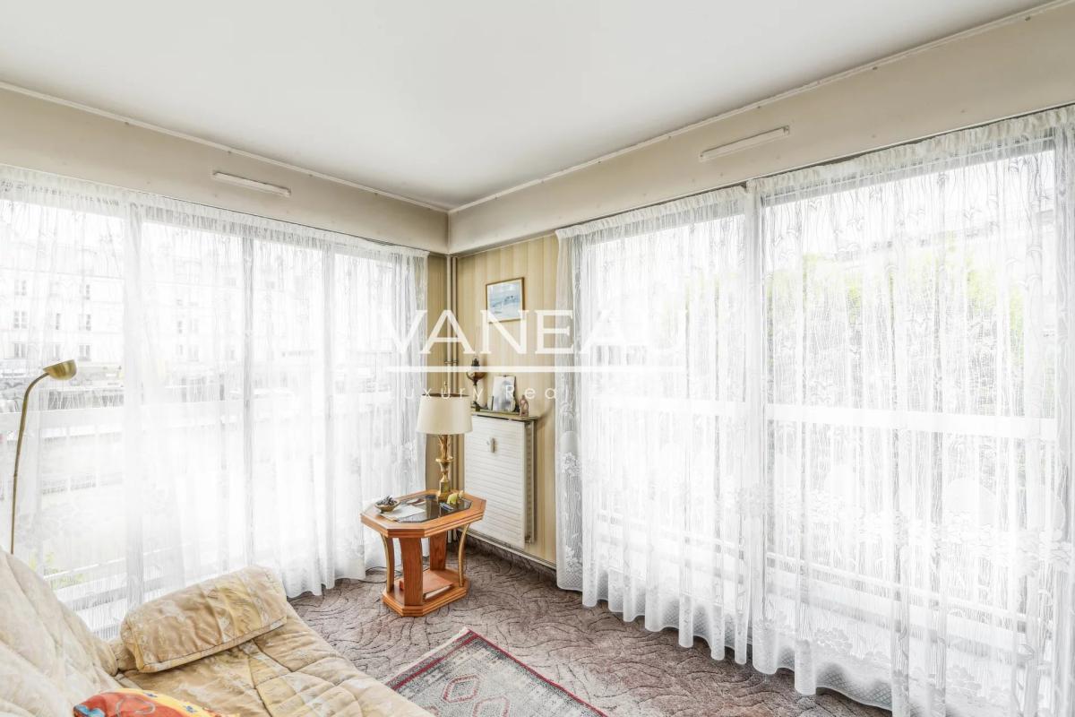 Paris XVIIIème - Trois pièces de 57 m² avec balcon et box -