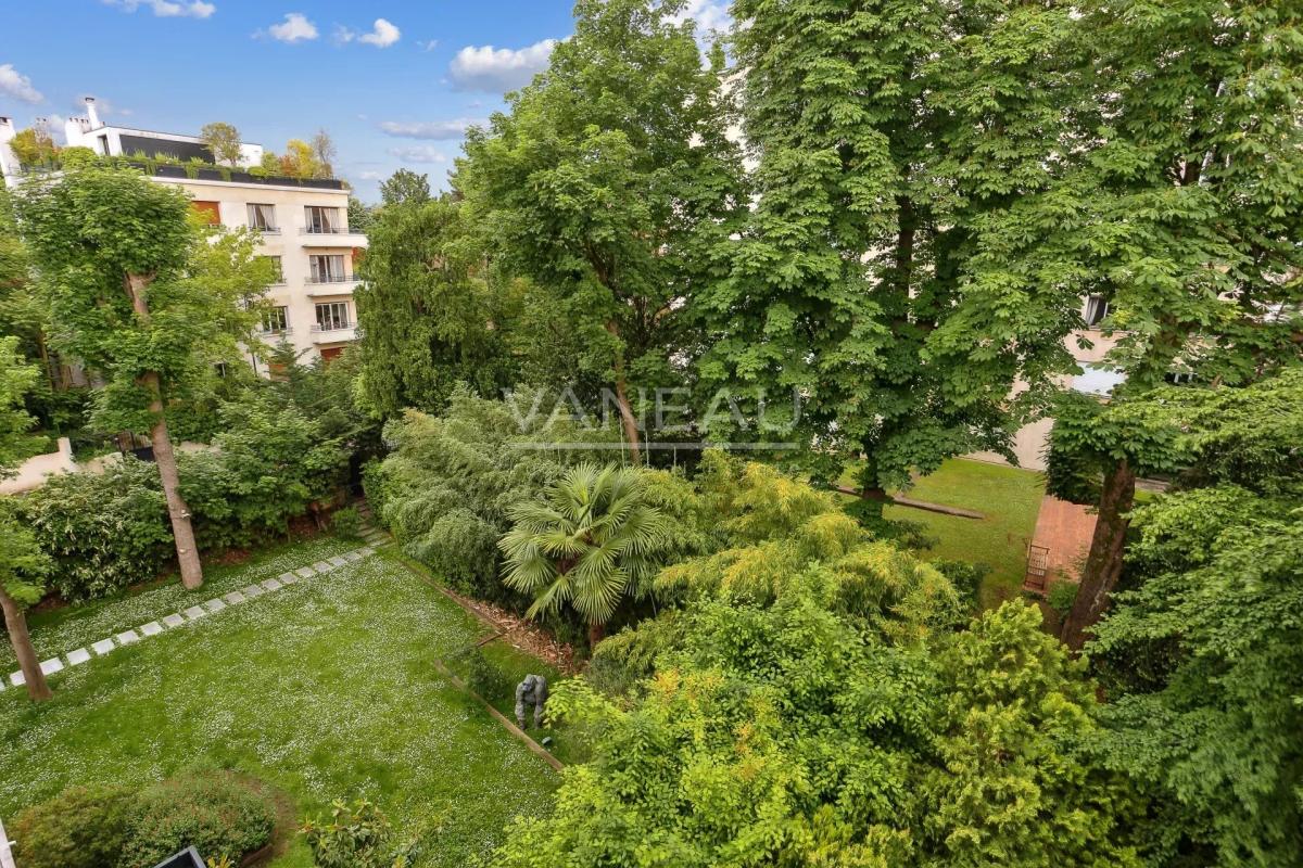 Neuilly - Saint James - quatre pièces avec terrasse