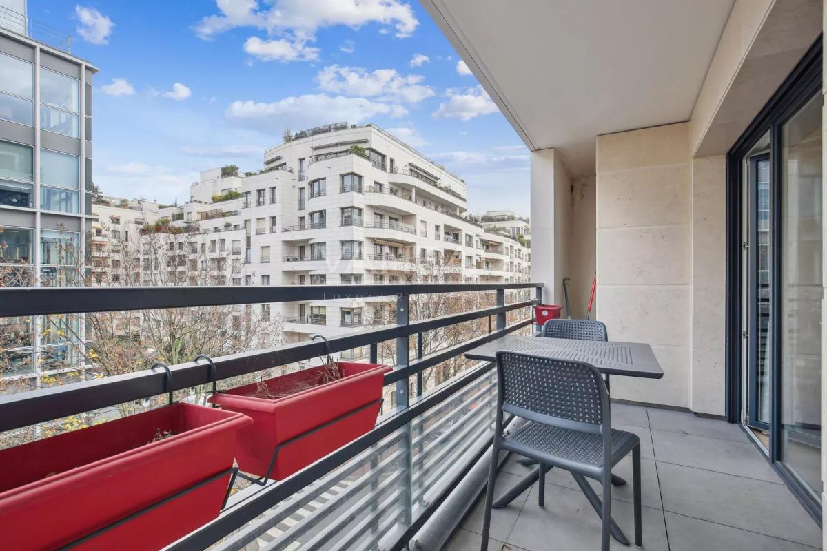 Neuilly - Villiers / Saussaye - trois pièces en parfait état ave