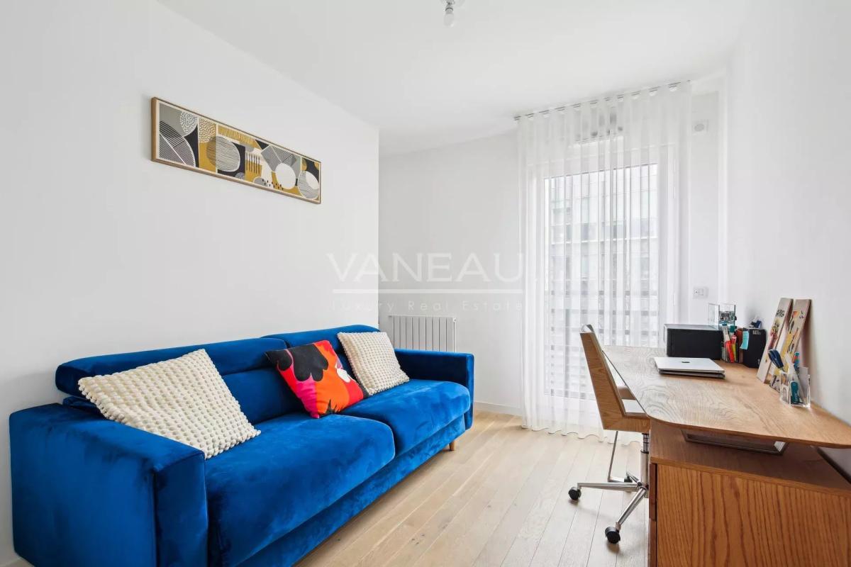 Neuilly - Villiers / Saussaye - trois pièces en parfait état ave