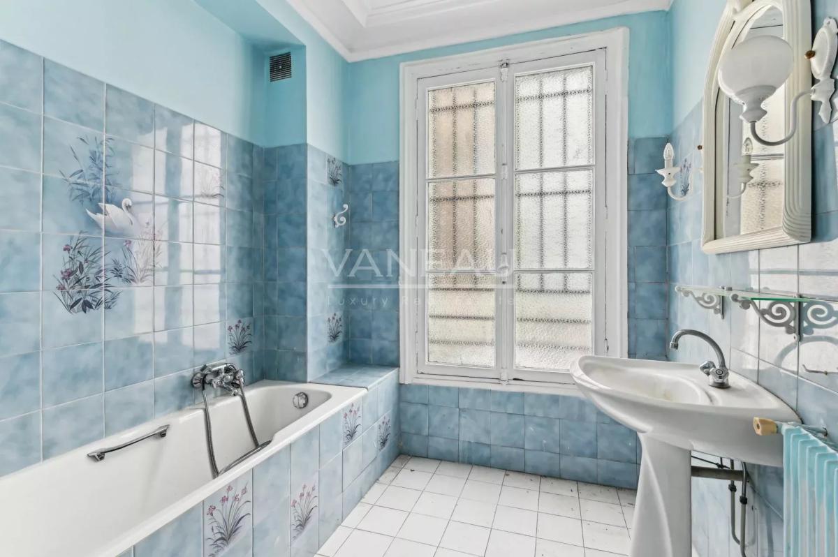 Paris Xe - Magenta / Saint-Quentin - charmant trois pièces pour 
