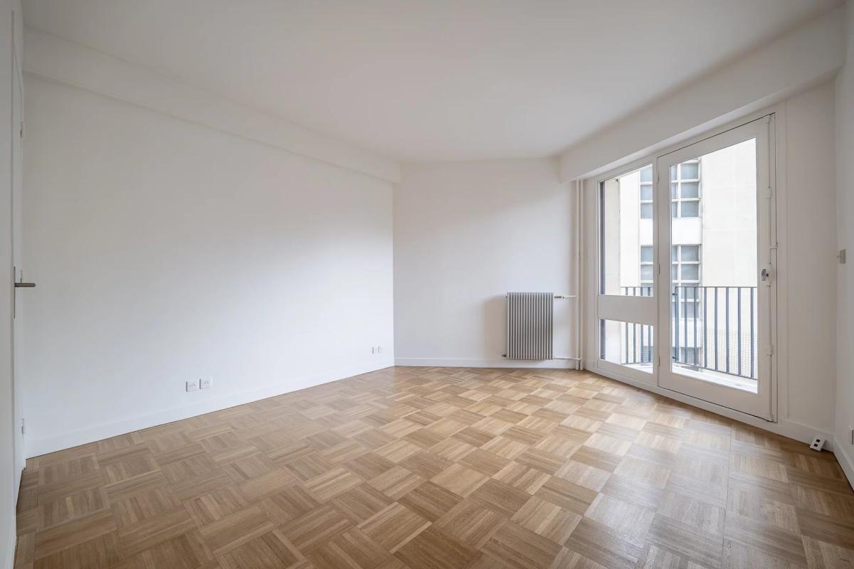 Paris 16. EXELMANS/GARIGLIANO. 3 ch. traversant 4è étage asc. + 