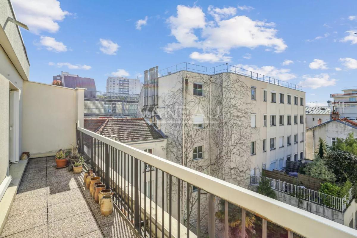 Paris XVe - Rue de l’Harmonie – Beau 3 pièces, dernier étage ave