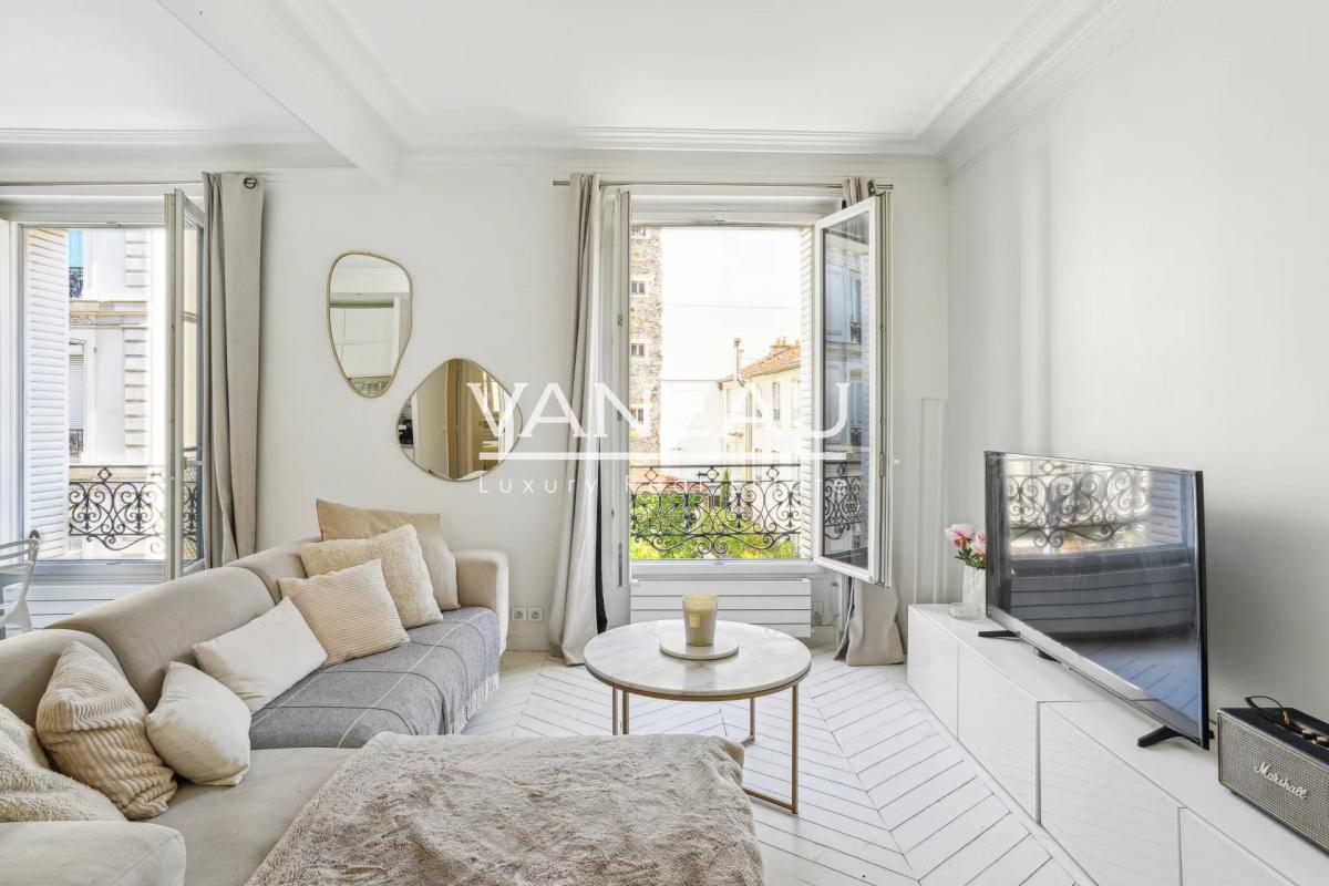 Paris VII - Cler - Charmant pied-à-terre, vue dégagée