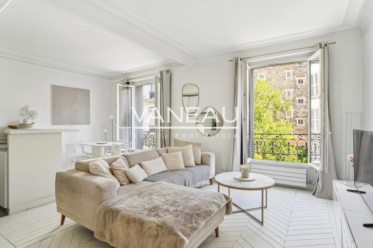 Paris VII - Cler - Charmant pied-à-terre, vue dégagée