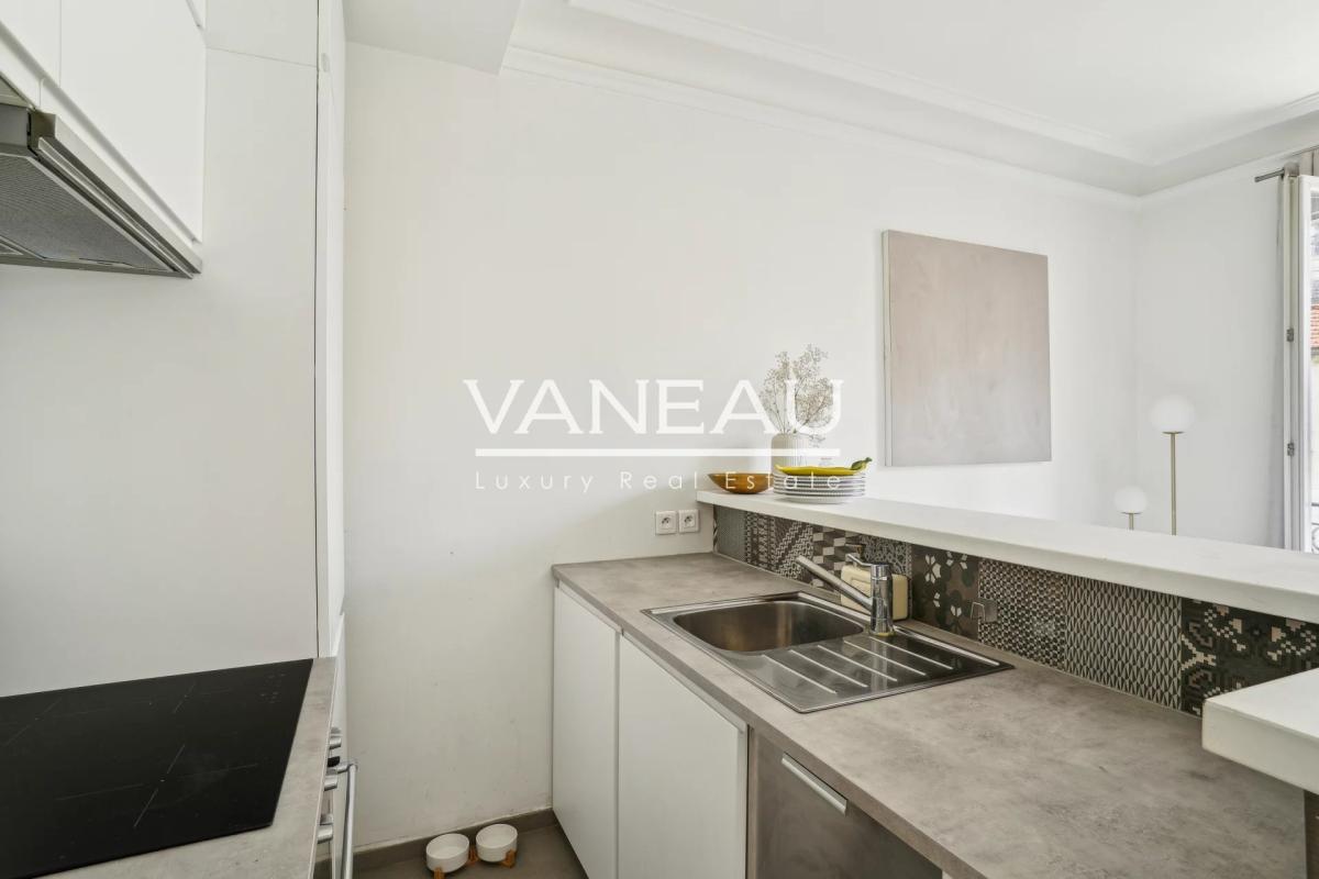 Paris VII - Cler - Charmant pied-à-terre, vue dégagée