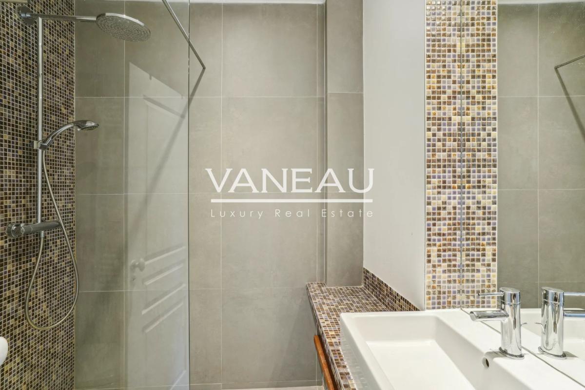 Paris VII - Cler - Charmant pied-à-terre, vue dégagée