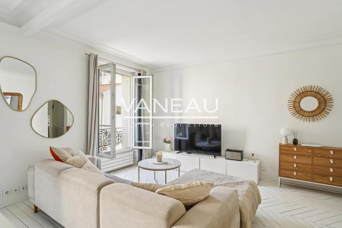 Paris VII - Cler - Charmant pied-à-terre, vue dégagée
