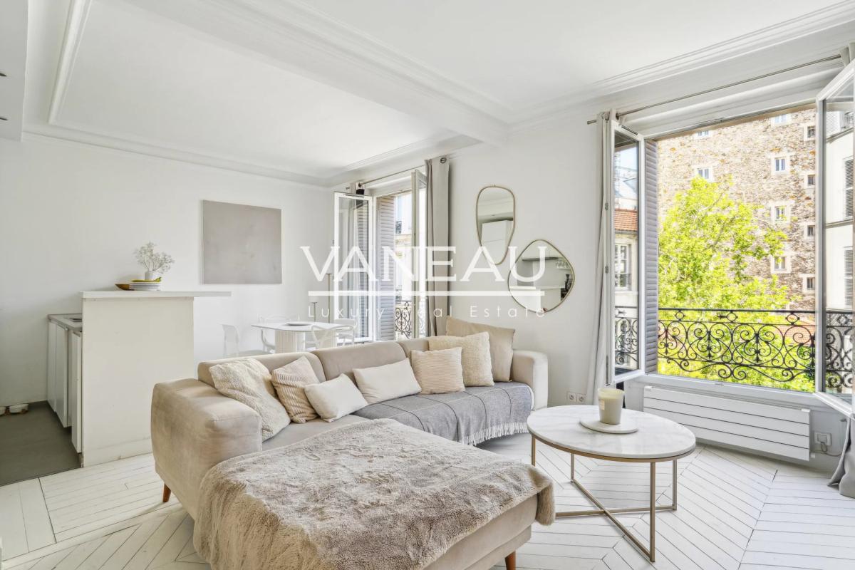Paris VII - Cler - Charmant pied-à-terre, vue dégagée