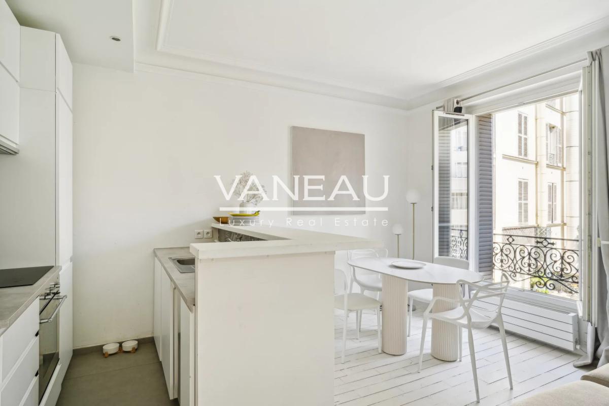 Paris VII - Cler - Charmant pied-à-terre, vue dégagée