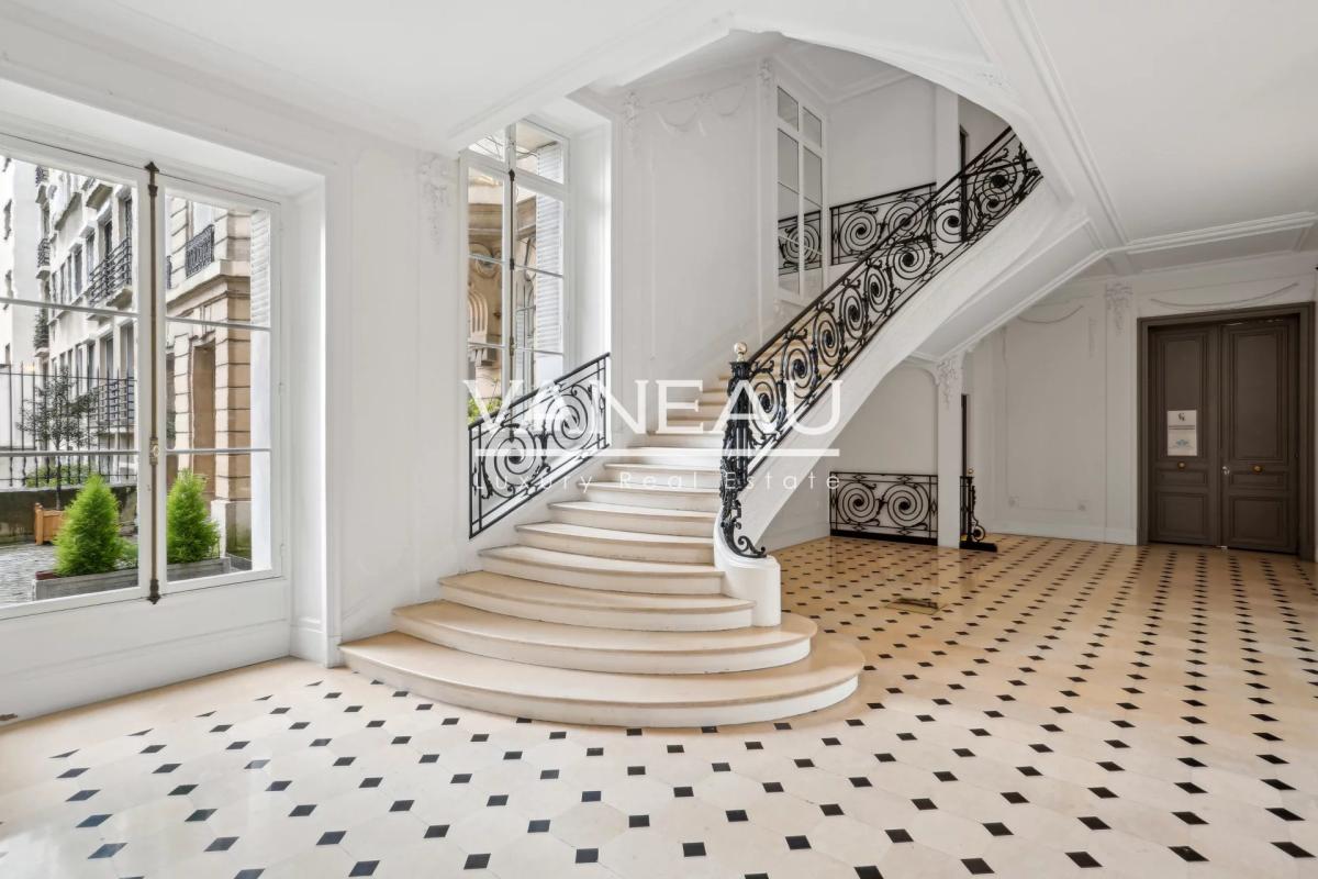 Paris XVIe - Place Victor Hugo