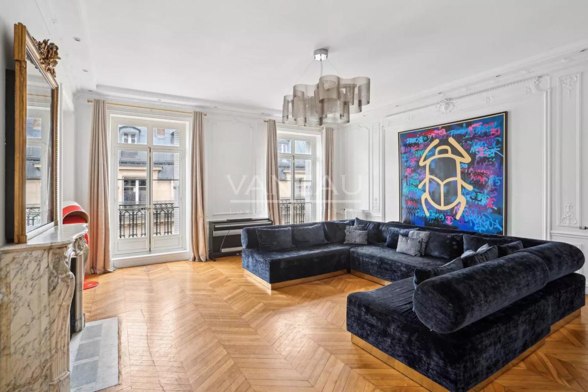 Paris XVIe - Place Victor Hugo - Exclusivité