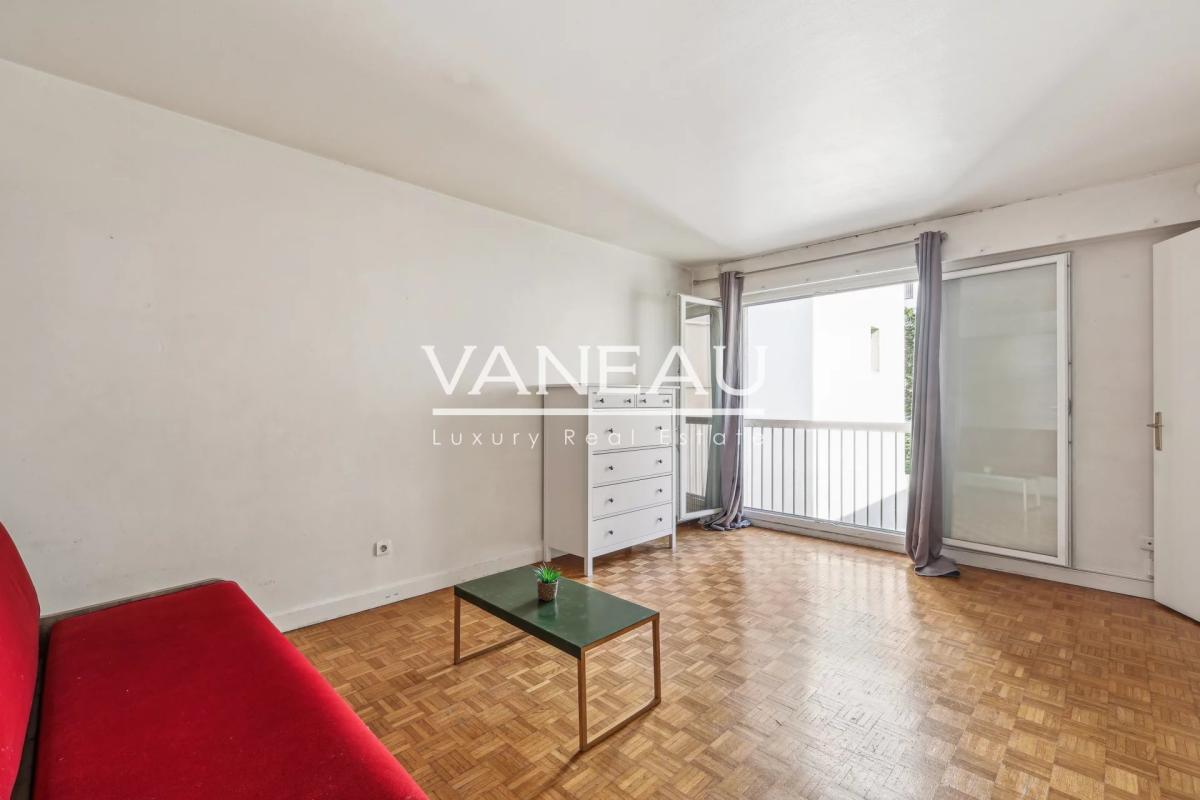 Paris XVe - Lecourbe - Studio lumineux au calme sur cour