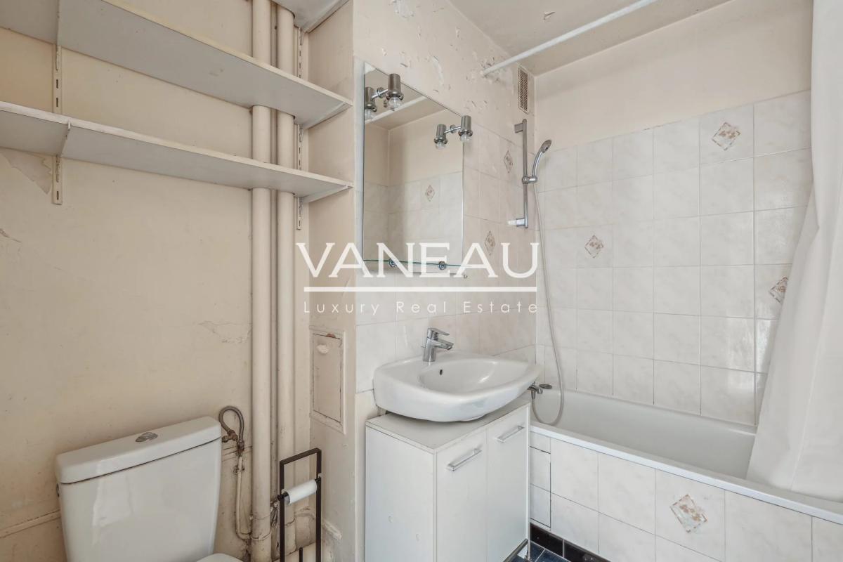Paris XVe - Lecourbe - Studio lumineux au calme sur cour