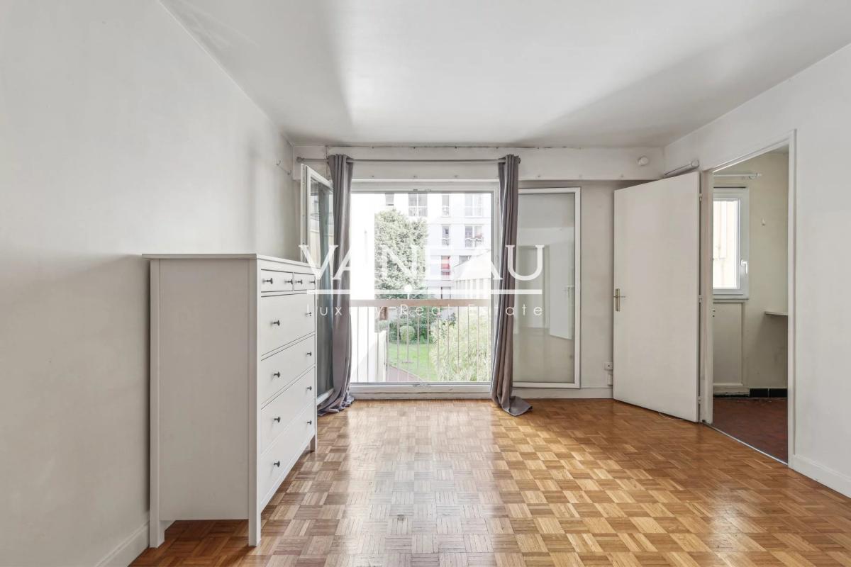 Paris XVe - Lecourbe - Studio lumineux au calme sur cour