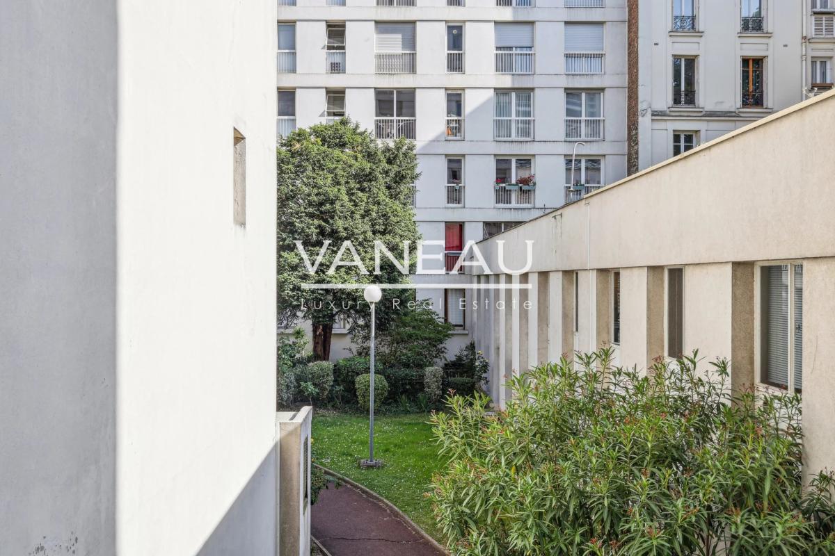 Paris XVe - Lecourbe - Studio lumineux au calme sur cour