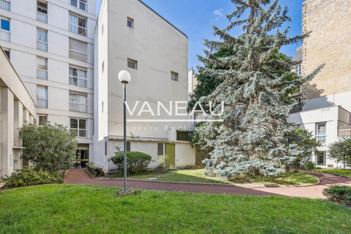 Paris XVe - Lecourbe - Studio lumineux au calme sur cour