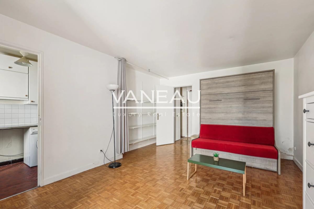 Paris XVe - Lecourbe - Studio lumineux au calme sur cour