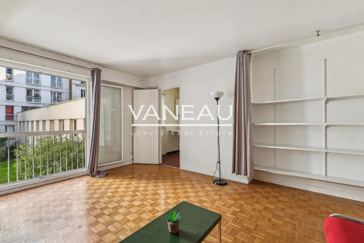 Paris XVe - Lecourbe - Studio lumineux au calme sur cour