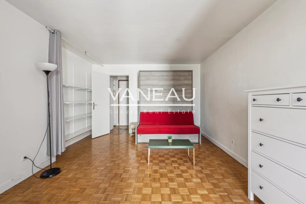 Paris XVe - Lecourbe - Studio lumineux au calme sur cour