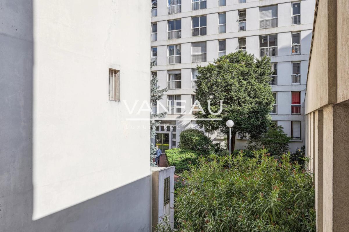 Paris XVe - Lecourbe - Studio lumineux au calme sur cour
