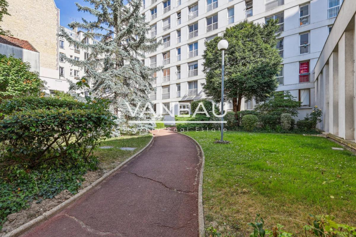Paris XVe - Lecourbe - Studio lumineux au calme sur cour
