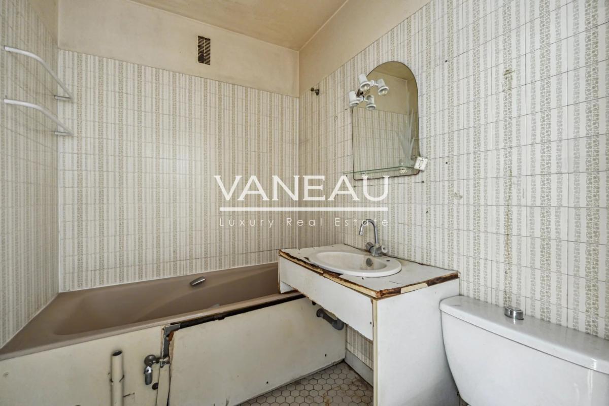 Paris XVIe - Muette - Studio avec balcon à rénover
