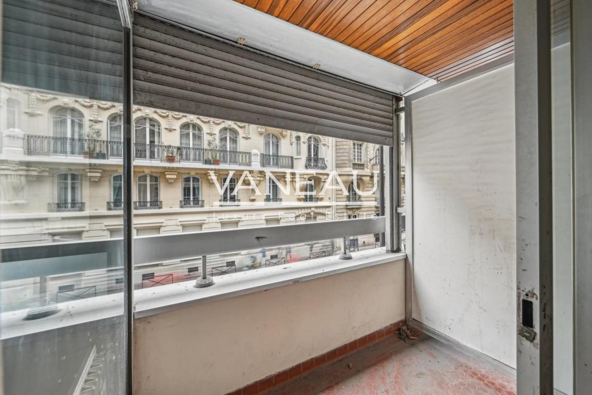 Paris XVIe - Muette - Studio avec balcon à rénover