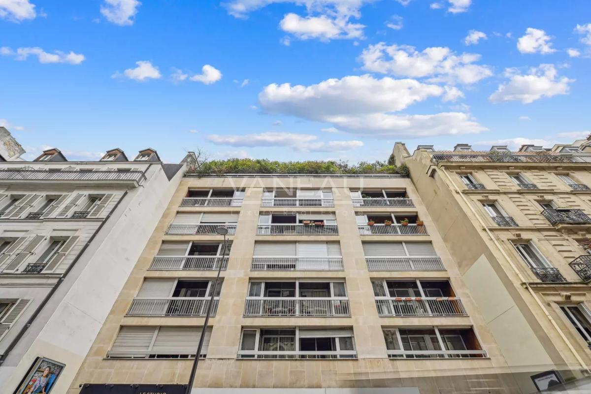 Paris XVIe - Muette - Studio avec balcon à rénover