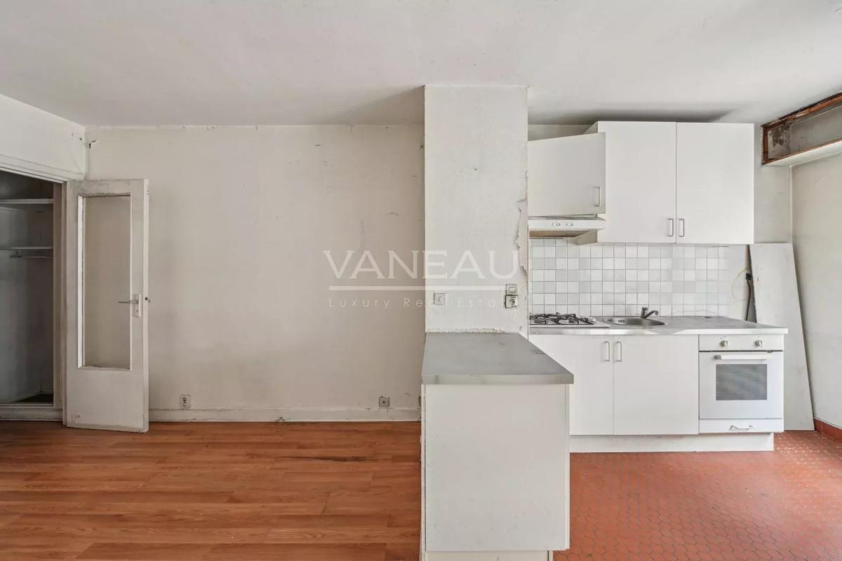 Paris XVIe - Muette - Studio avec balcon à rénover