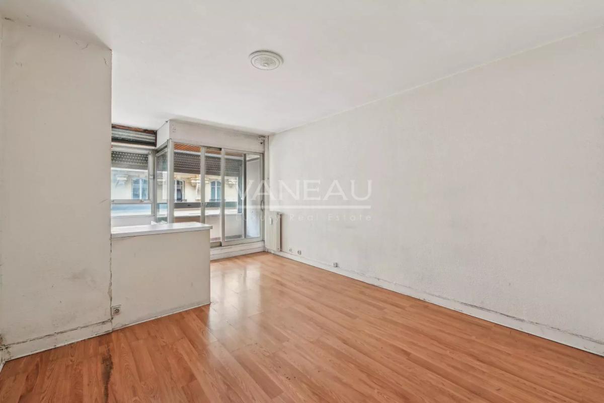 Paris XVIe - Muette - Studio avec balcon à rénover