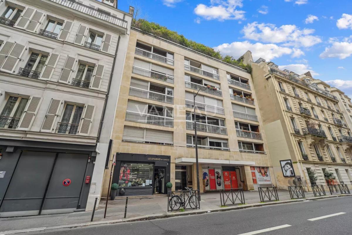 Paris XVIe - Muette - Studio avec balcon à rénover