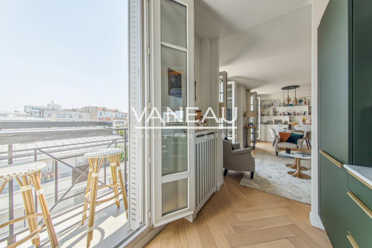 Boulogne Nord - luxueux trois pièces au dernier étage, balcons, 