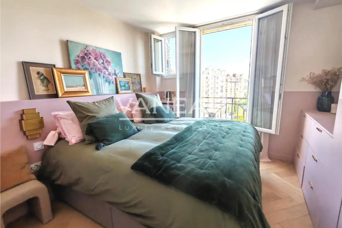 Boulogne Nord - luxueux trois pièces au dernier étage, balcons, 