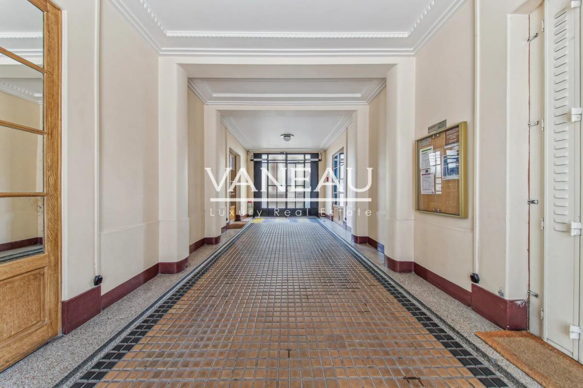 Boulogne Nord - luxueux trois pièces au dernier étage, balcons, 