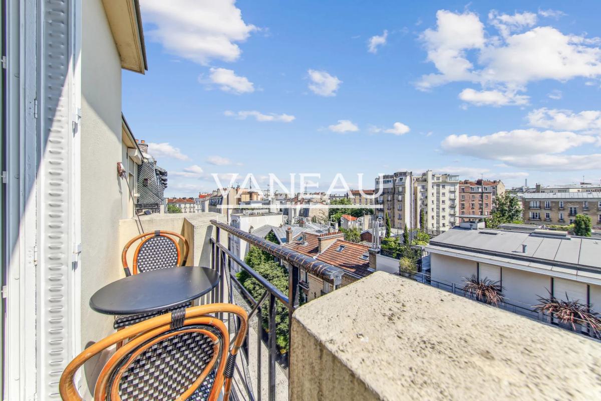 Boulogne Nord - luxueux trois pièces au dernier étage, balcons, 