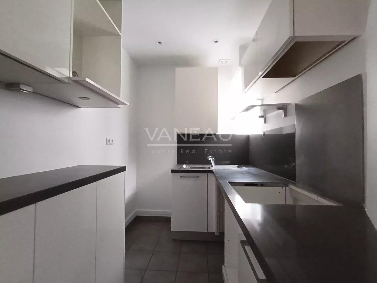 Paris VIII - Bel appartement en duplex avec balcon - rue Clément