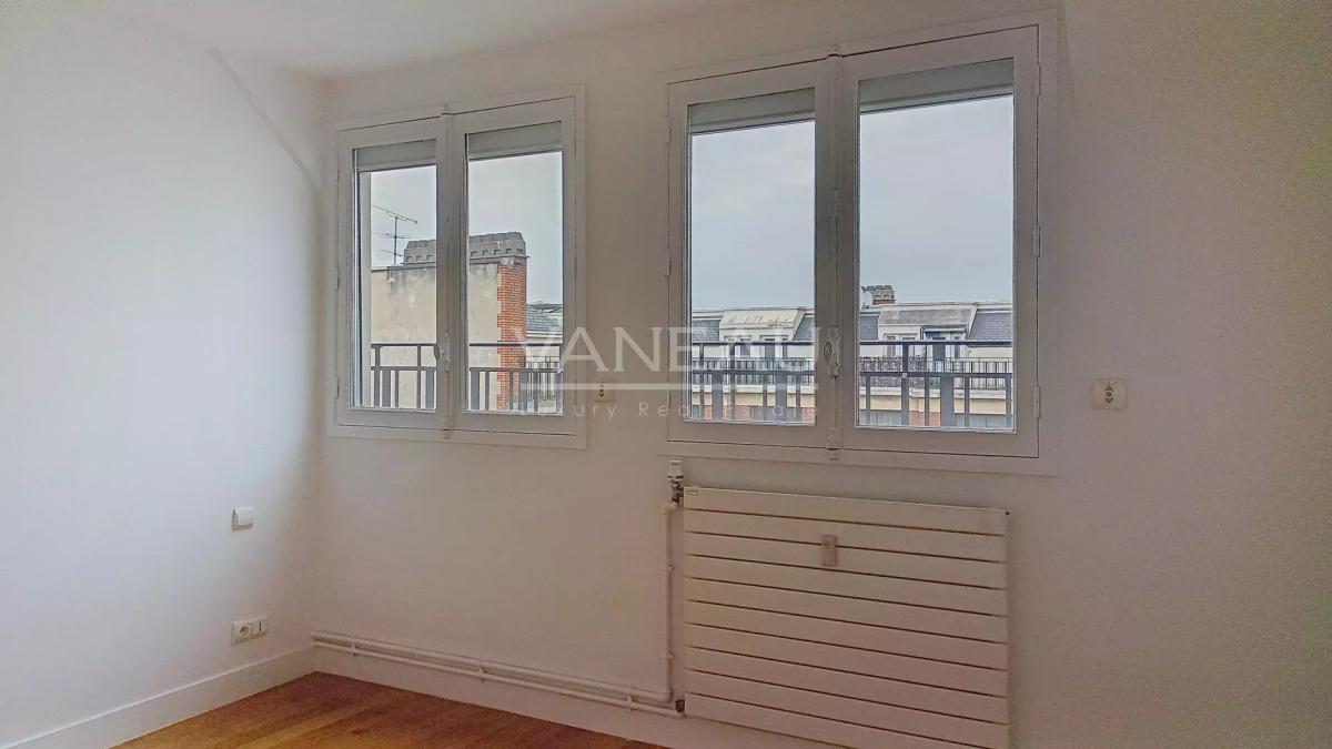 Paris VIII - Bel appartement en duplex avec balcon - rue Clément