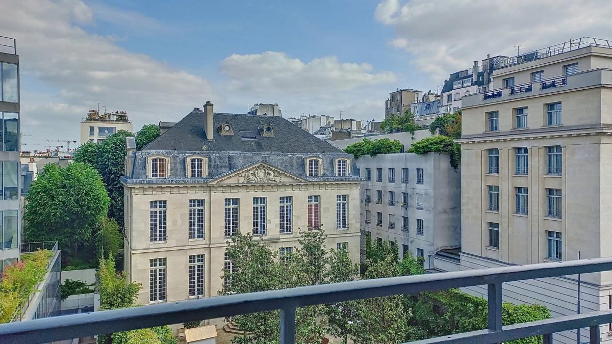 PARIS V - Joli deux pièces meublé - Cardinal Lemoine - vue sur l
