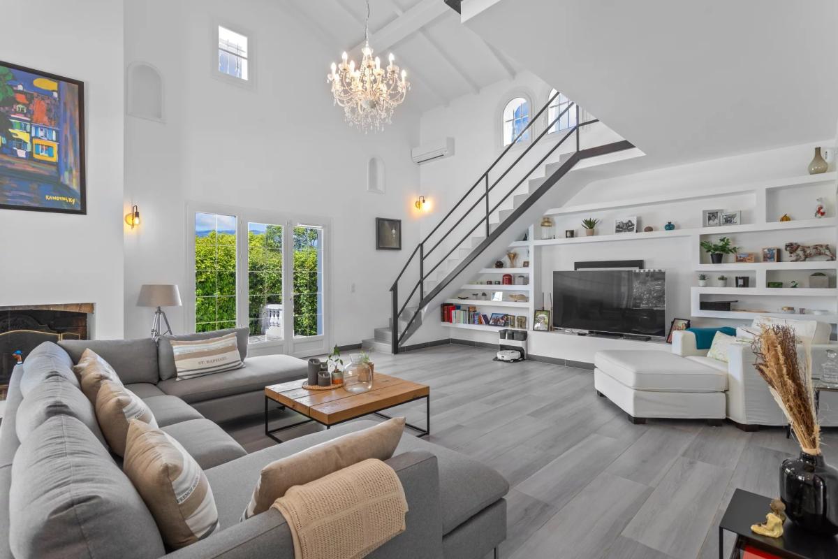 Proche Mougins, Magnifique villa rénovée à vendre