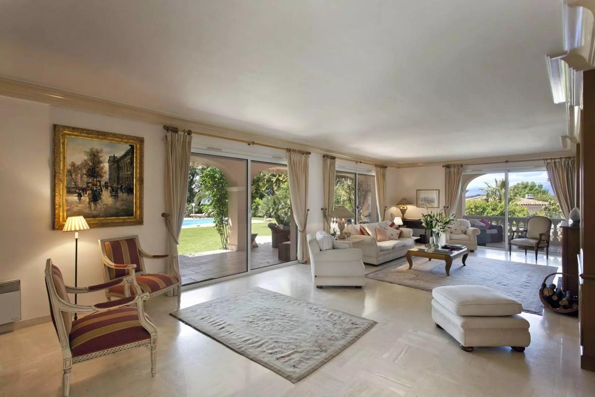 A VENDRE CANNES LE CANNET  VILLA SPACIEUSE DOMAINE PRIVE