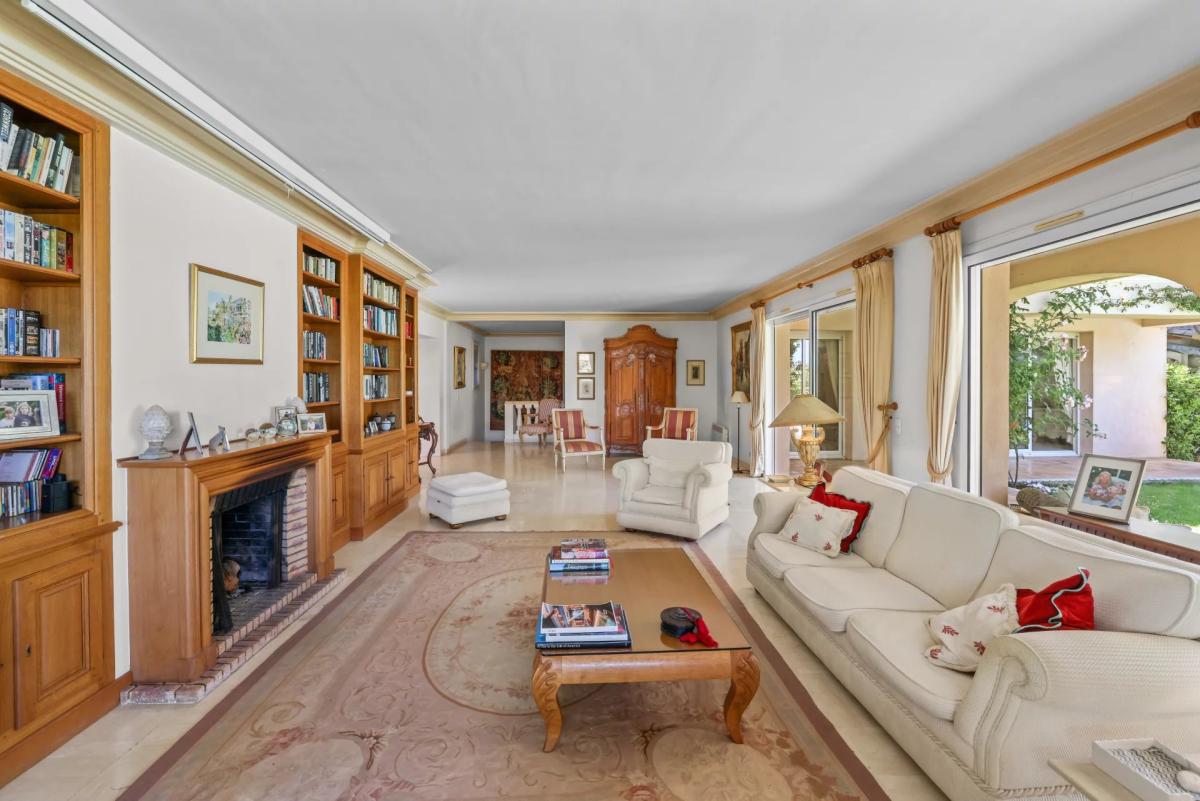 A VENDRE CANNES LE CANNET  VILLA SPACIEUSE DOMAINE PRIVE