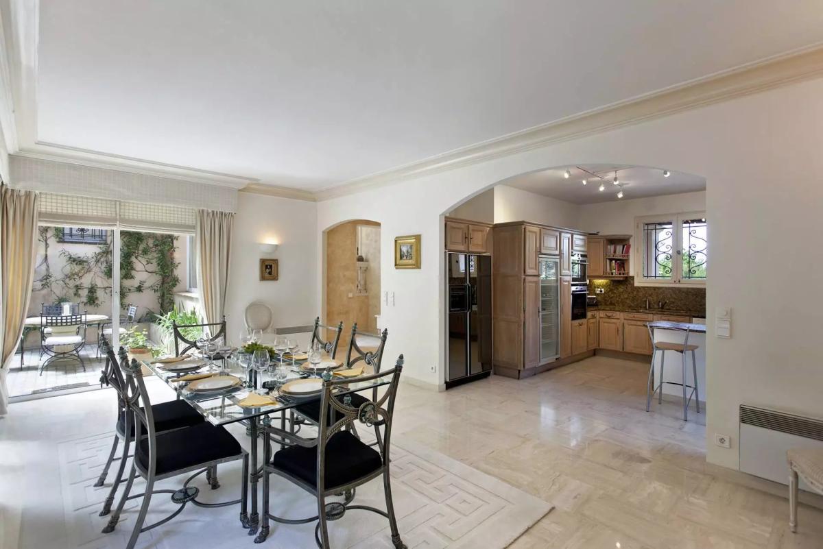 A VENDRE CANNES LE CANNET  VILLA SPACIEUSE DOMAINE PRIVE
