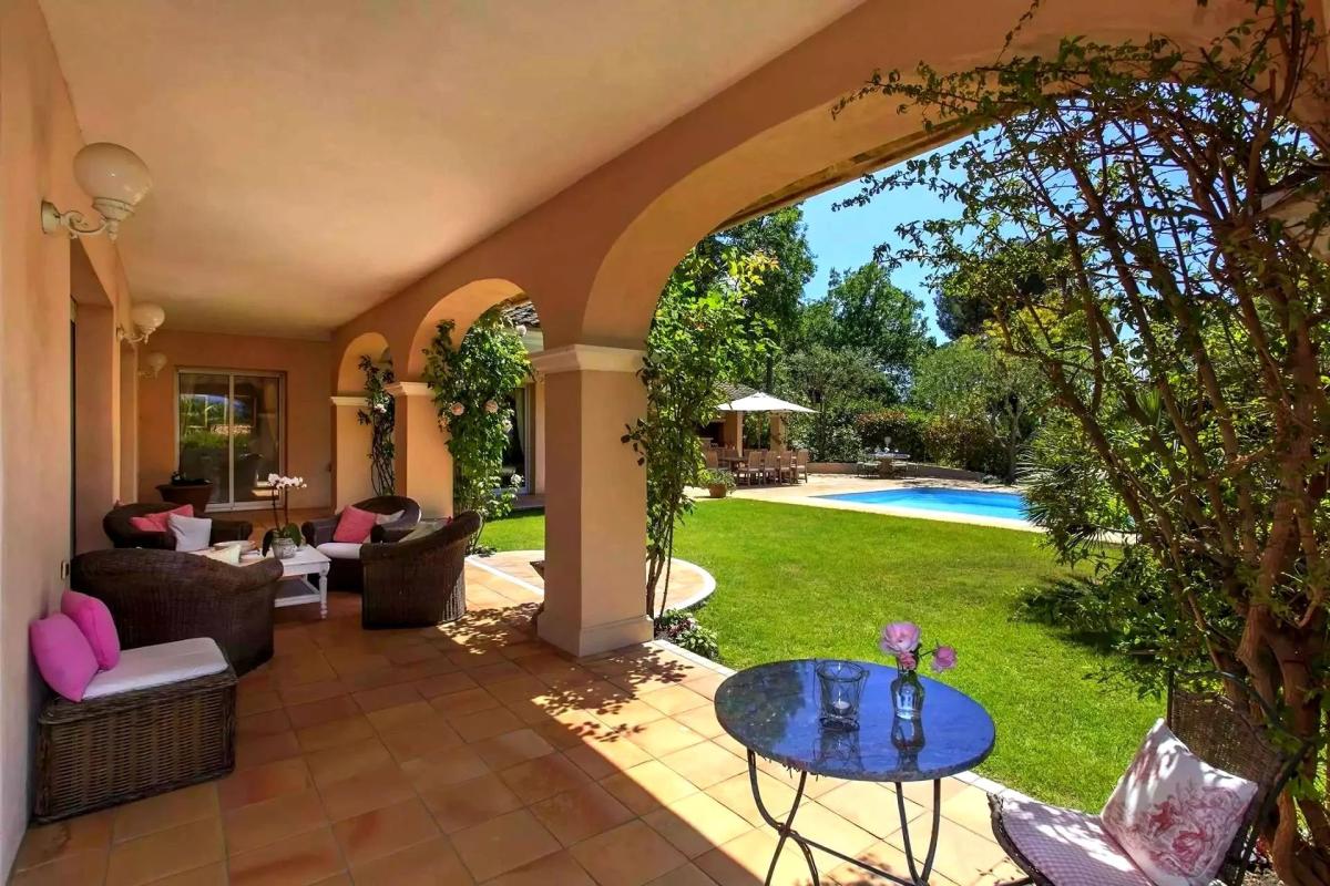 A VENDRE CANNES LE CANNET  VILLA SPACIEUSE DOMAINE PRIVE
